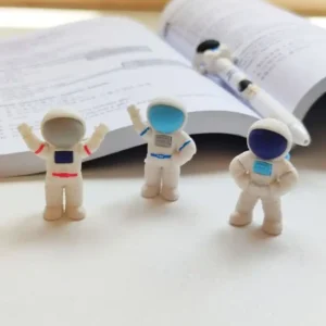 پاکن فانتزی فضانورد